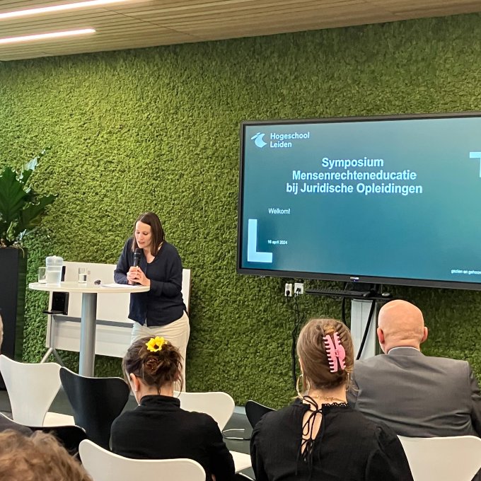 Afbeelding van het Mensenrechten symposium met Dina Zbeidy