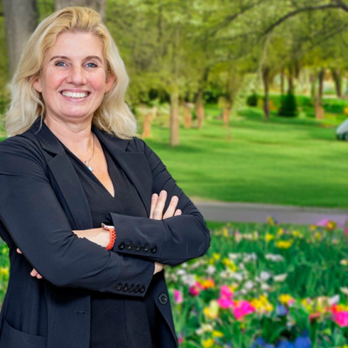 Afbeelding van Vera van Waardenburg, de nieuwe directeur van de Faculteit SW&TP