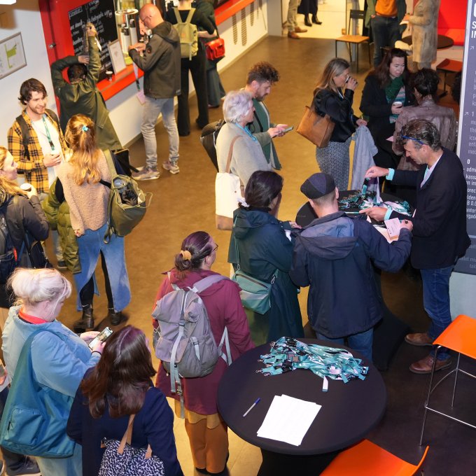 Ontvangst symposiumgasten in hal Vathorst College (Foto Christel Egberts)