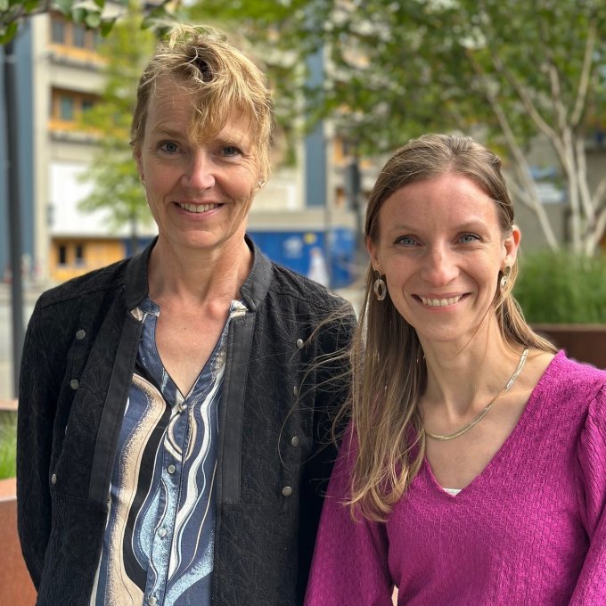 Jenny van der Steen en Caroline Overbeeke-Couprie.
