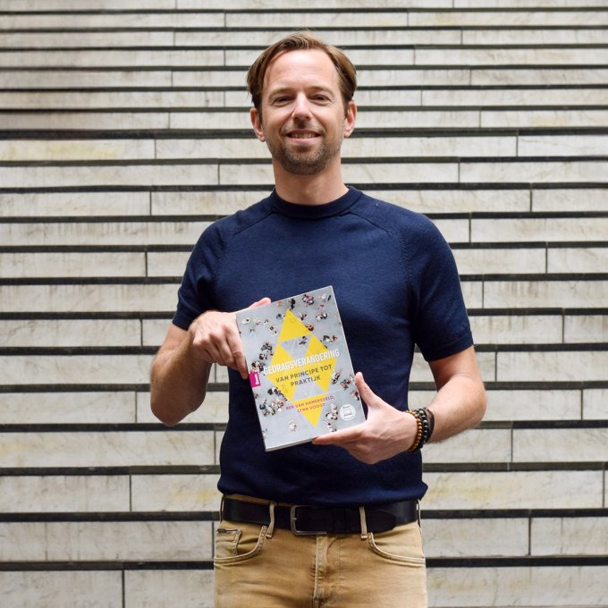 Docent bij de opleiding Communicatie Ben van Hamersveld.
