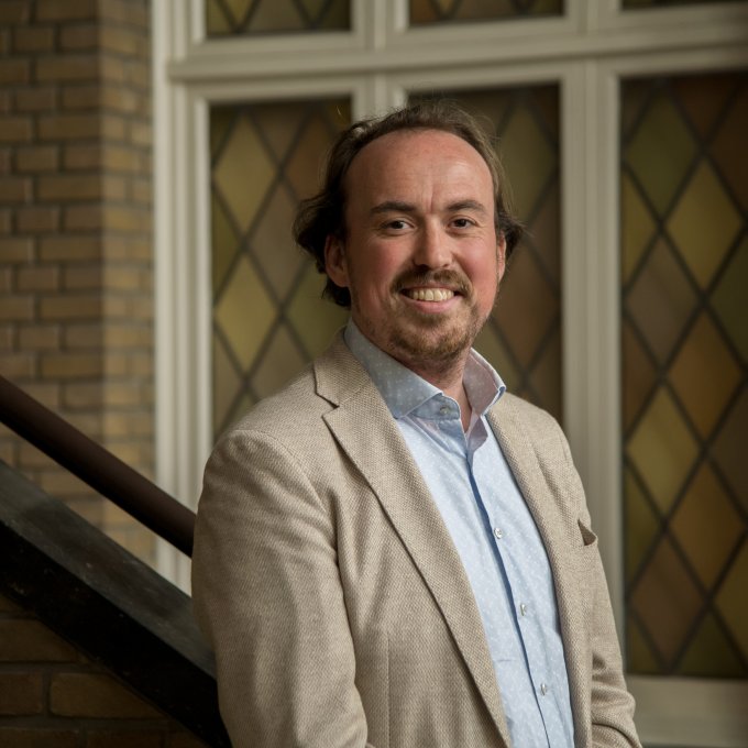 Portretfoto van Wouter Modderkolk. Fotograaf: Michel Verdooren