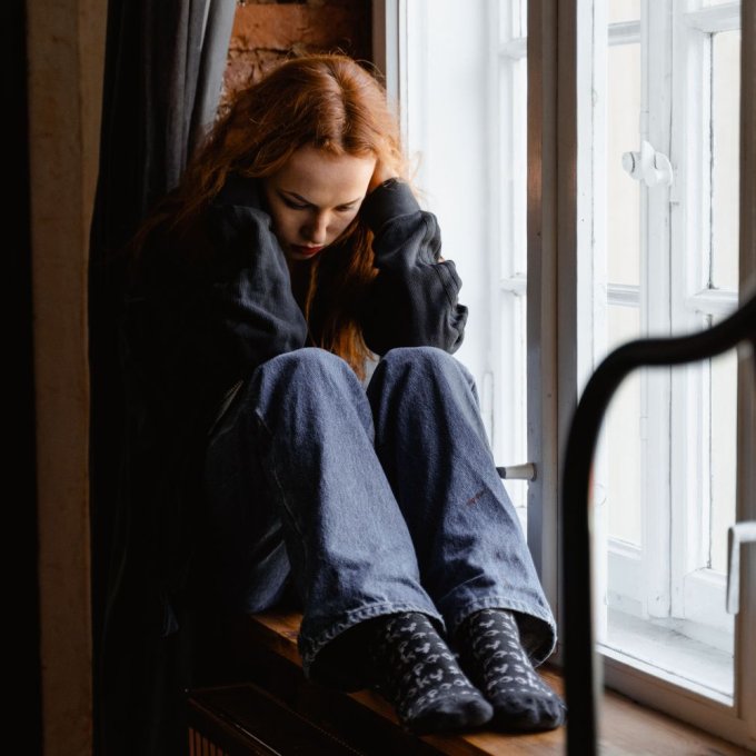 Foto van een jongere die met problemen kampt
